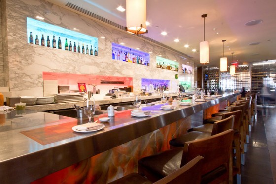 Azie on Main, Bar