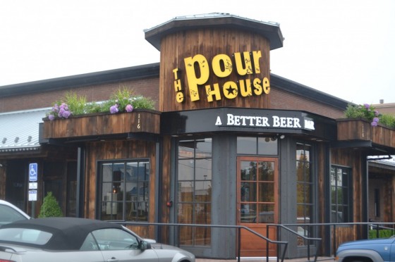 Pour House, Exterior