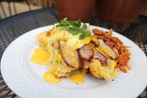 RootsCafePorkBellyBenedict-600x399