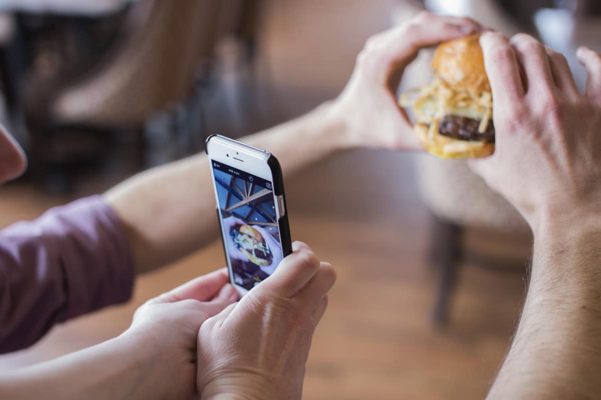 Photographing a Burger, Food Pics on Phone