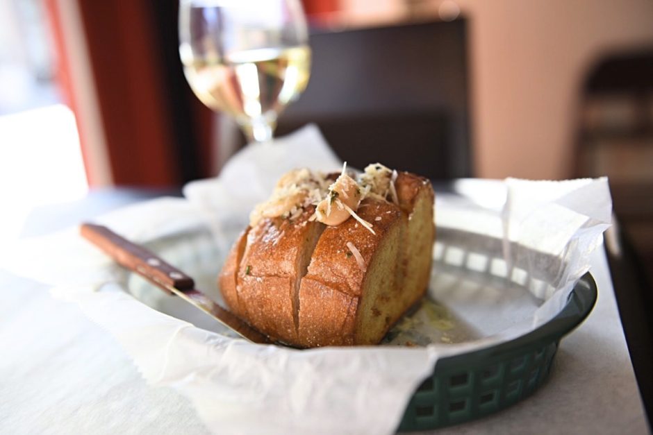 Gigi bread with garlic