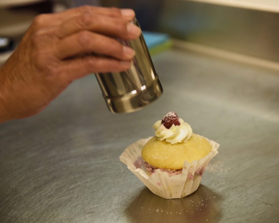 Sweet Celebrations cupcake action 