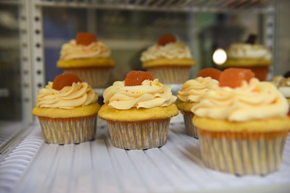 Sweet Celebrations orange cupcakes