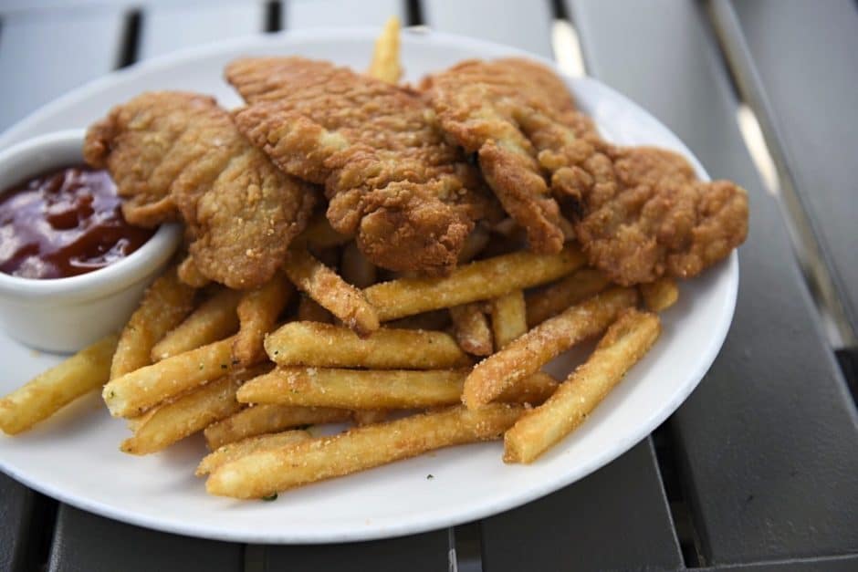 chicken fingers and french fries