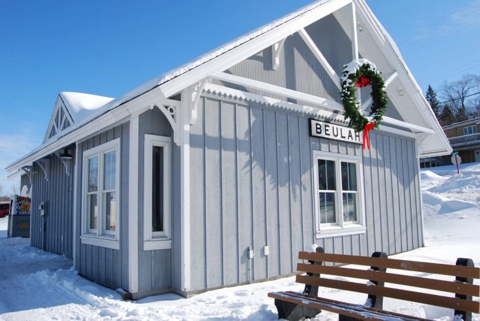 beulah-with-christmas-wreath