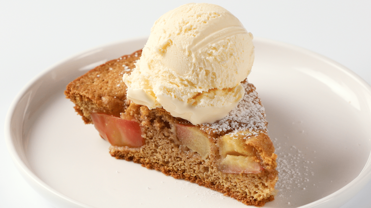 Nourish PA: Skillet Apple Cinnamon Cake — PA Eats