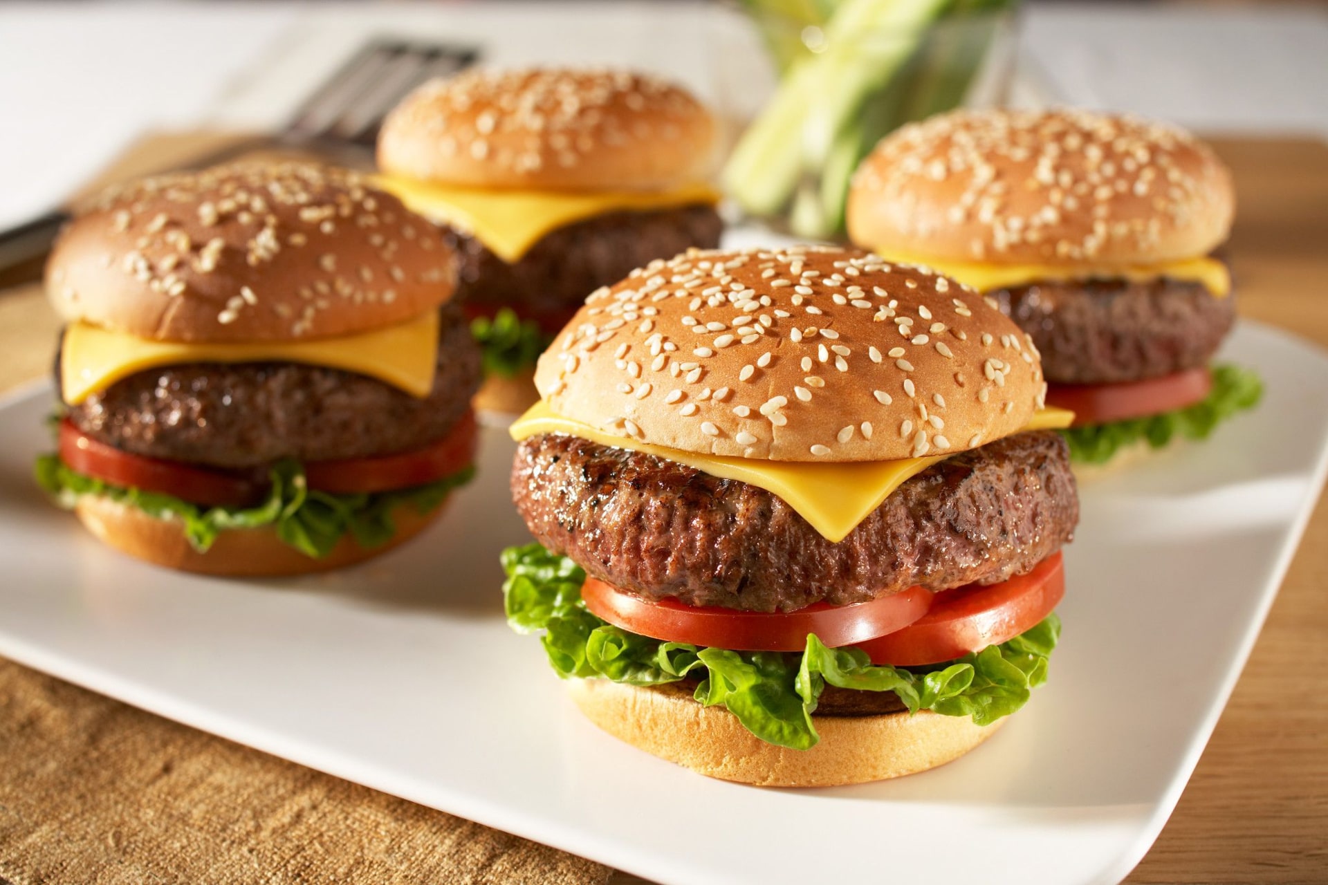 https://www.paeats.org/wp-content/uploads/2022/05/classic-beef-cheeseburgers-horizontal.jpeg