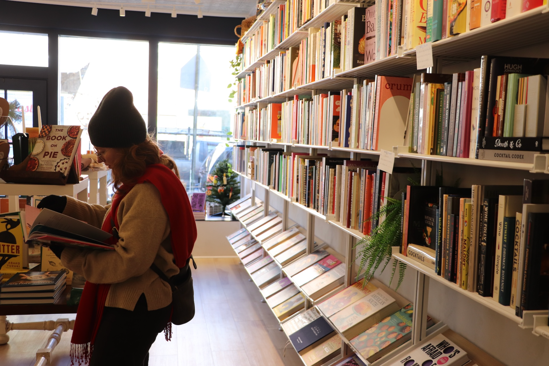 A shopper in Binding Agents.