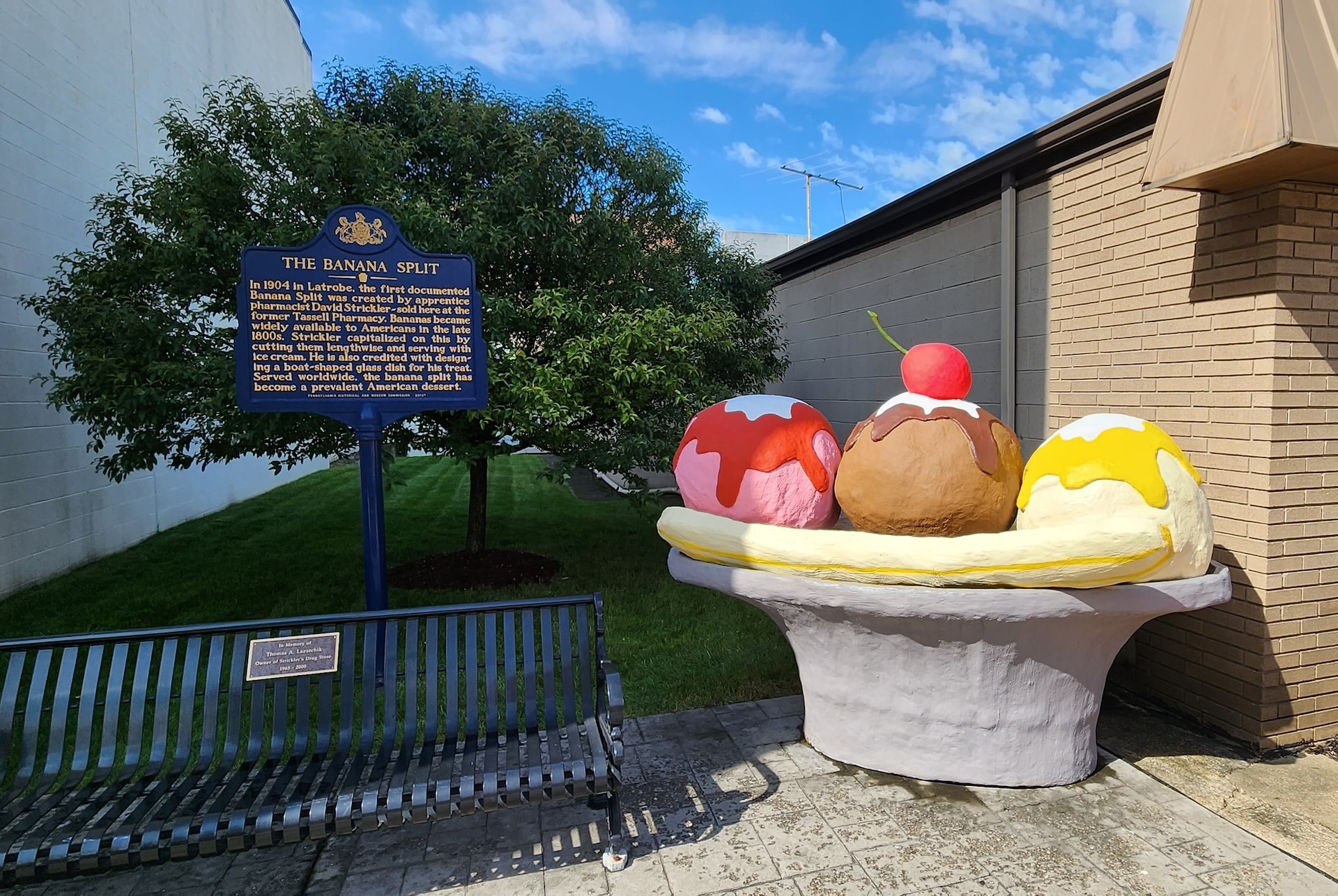 Banana Split monument.