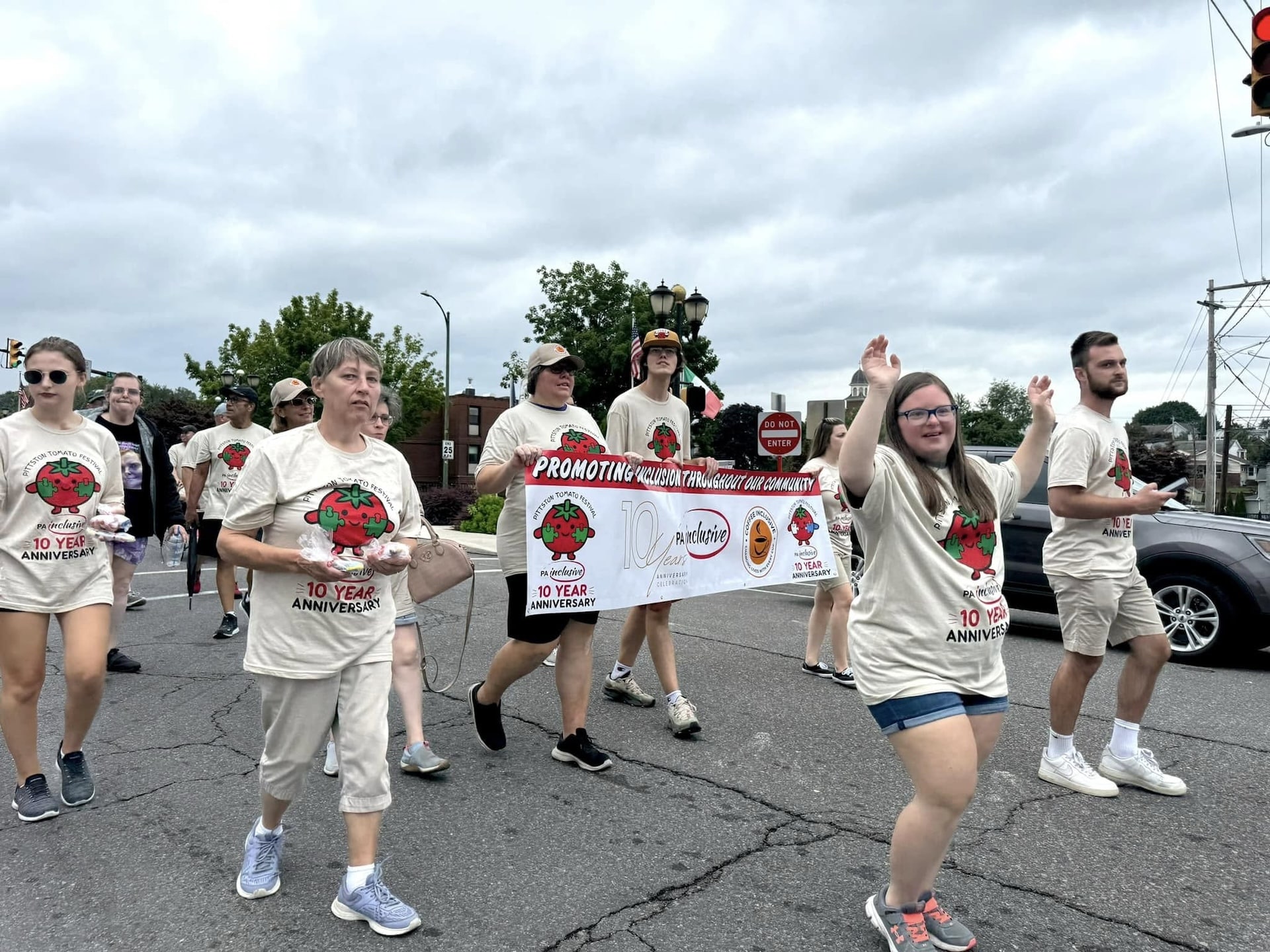 Parade goers at the Pittston Tomato Festival.