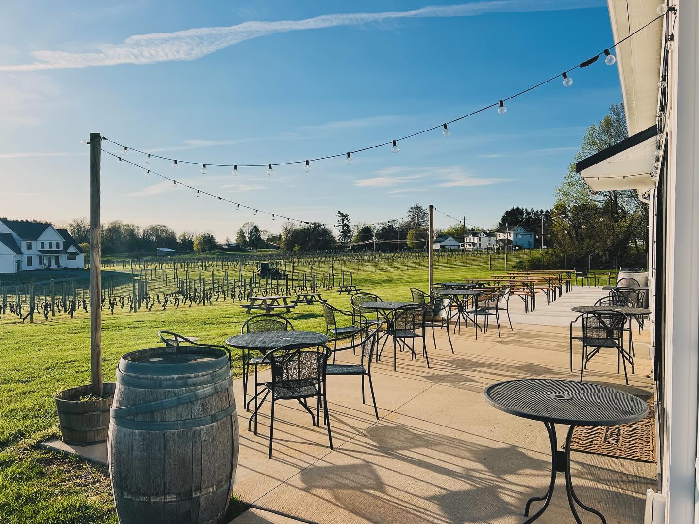 The outdoor patio seating area at 1723 Vineyards.