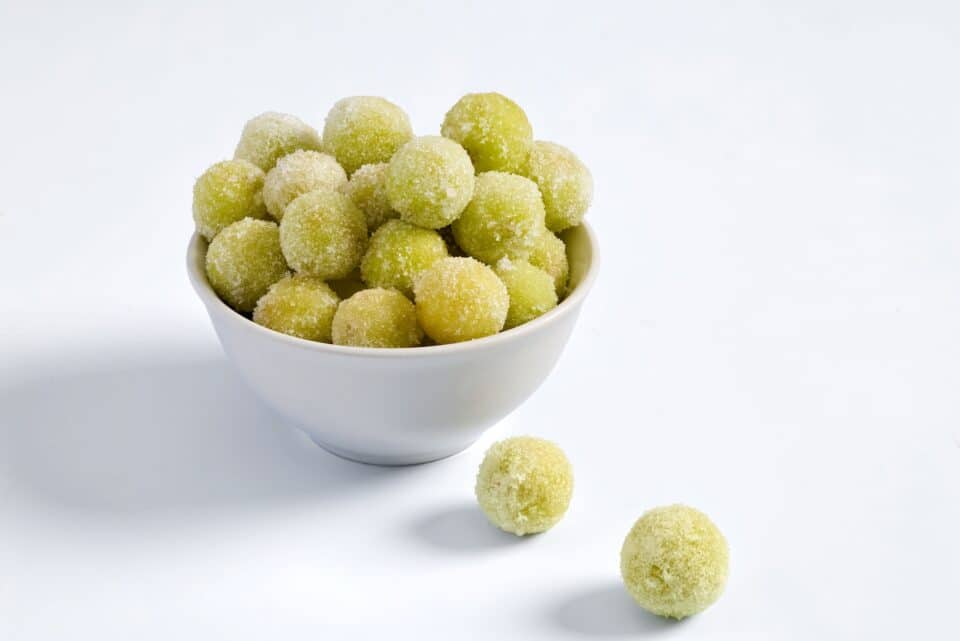 3 ingredient candied frozen grapes.
